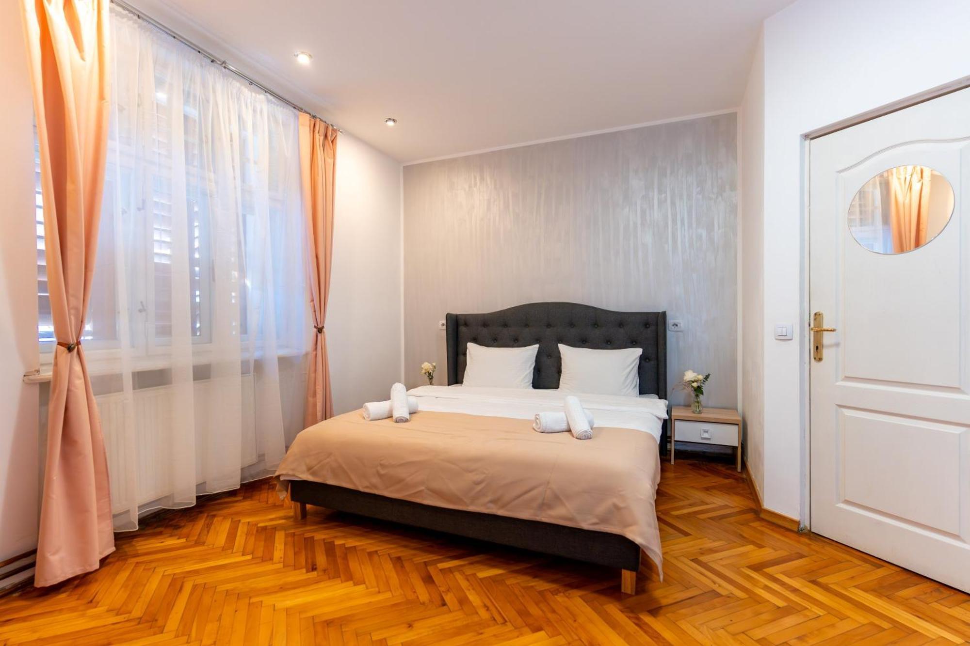 Crisan Residence - Vila Crisan บราชอฟ ภายนอก รูปภาพ