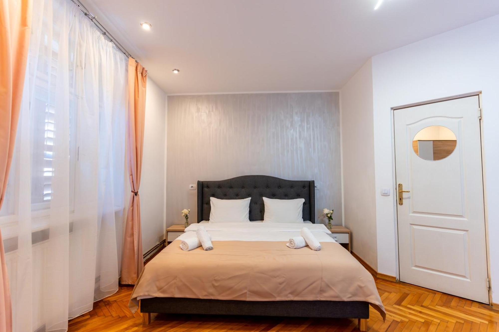 Crisan Residence - Vila Crisan บราชอฟ ภายนอก รูปภาพ