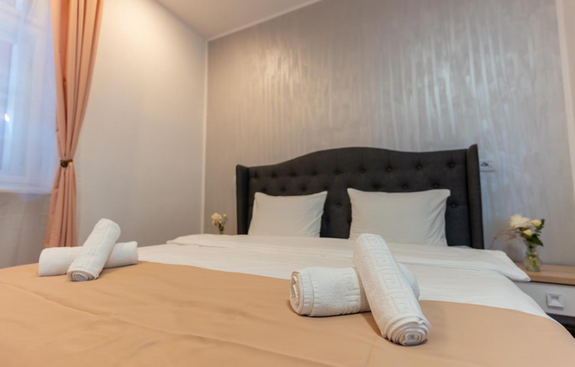 Crisan Residence - Vila Crisan บราชอฟ ภายนอก รูปภาพ