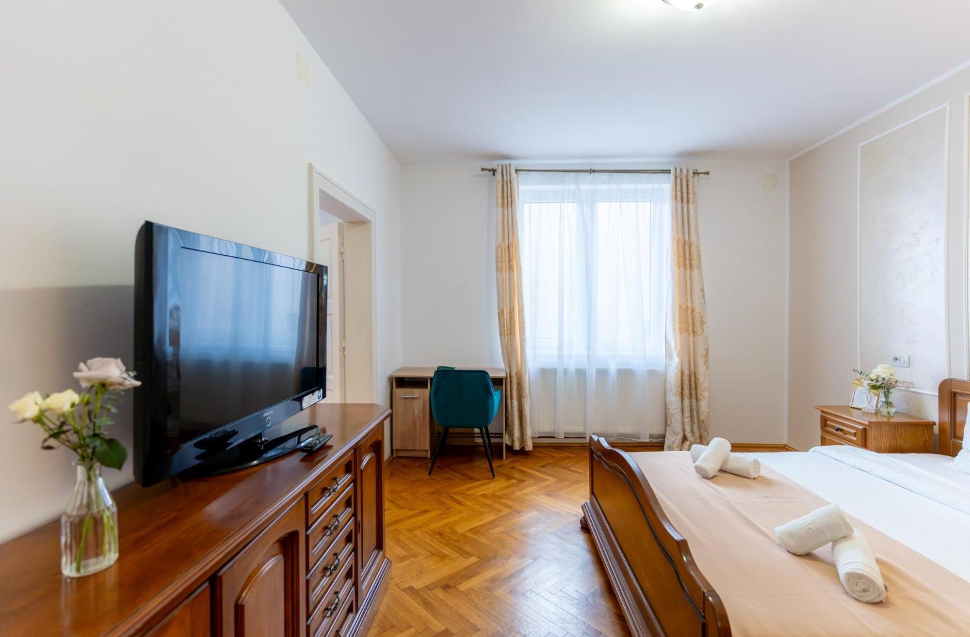 Crisan Residence - Vila Crisan บราชอฟ ภายนอก รูปภาพ