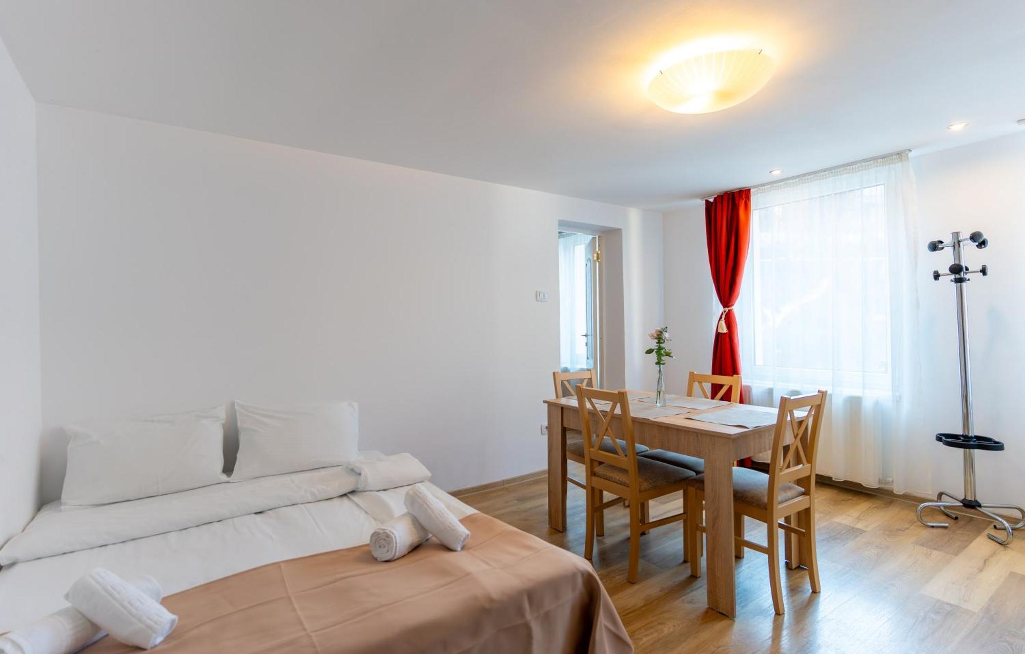 Crisan Residence - Vila Crisan บราชอฟ ภายนอก รูปภาพ