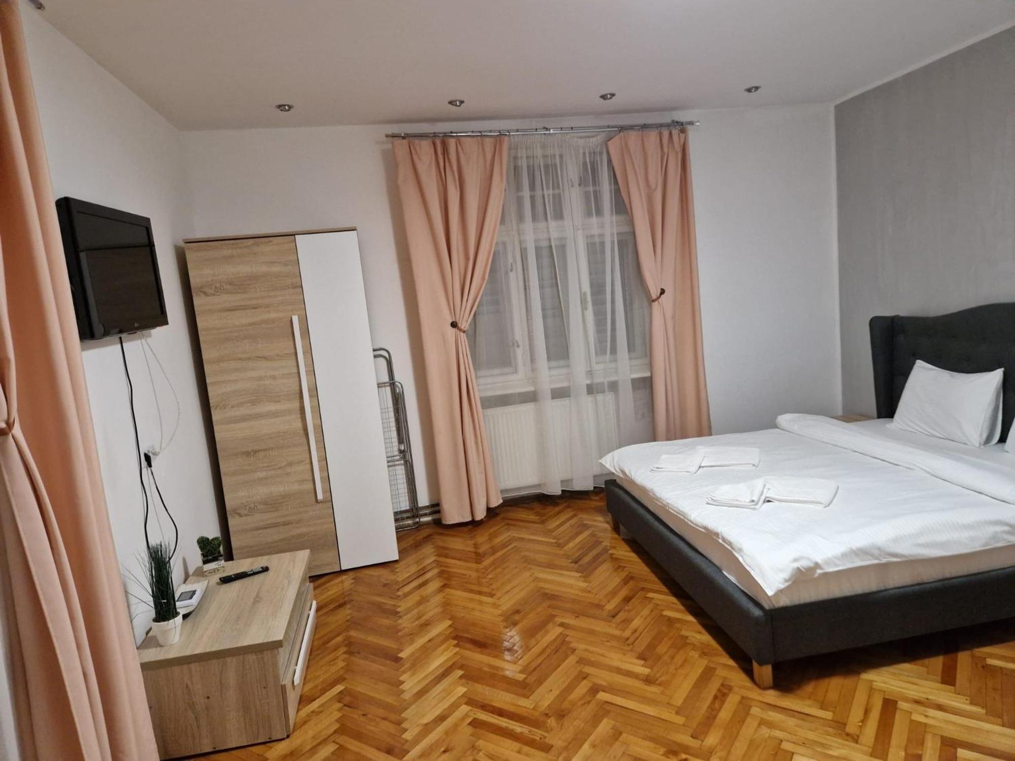 Crisan Residence - Vila Crisan บราชอฟ ภายนอก รูปภาพ