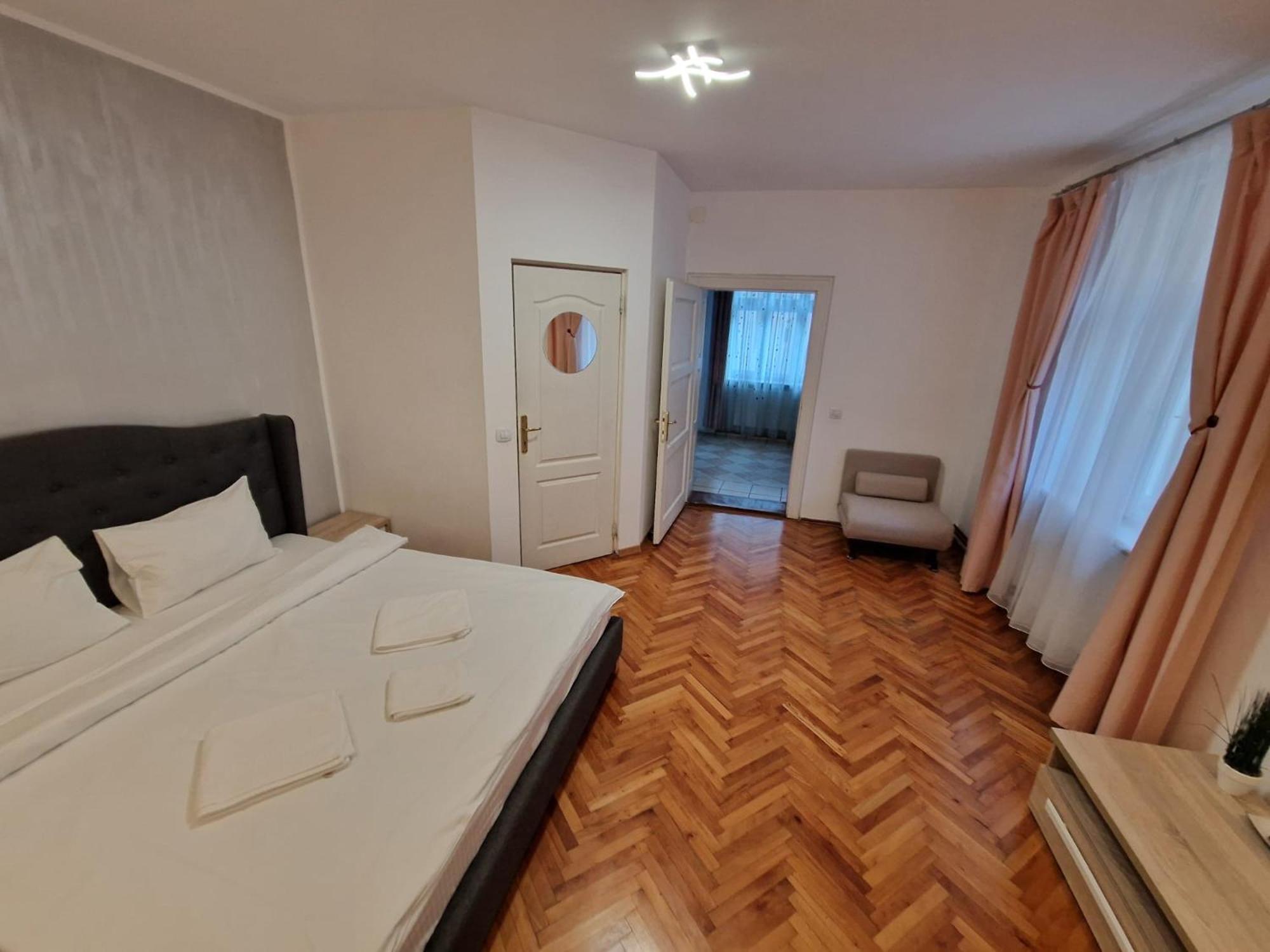 Crisan Residence - Vila Crisan บราชอฟ ภายนอก รูปภาพ